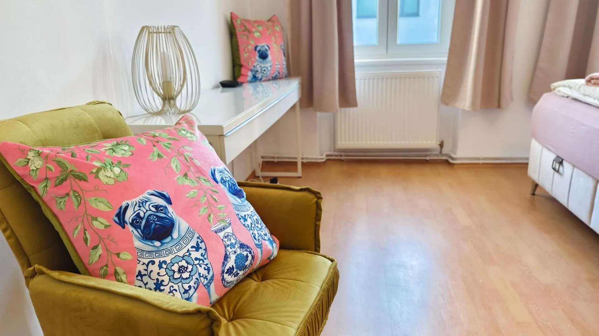 The Rose Apartment - Near Schoenbrunn Palace Vienna