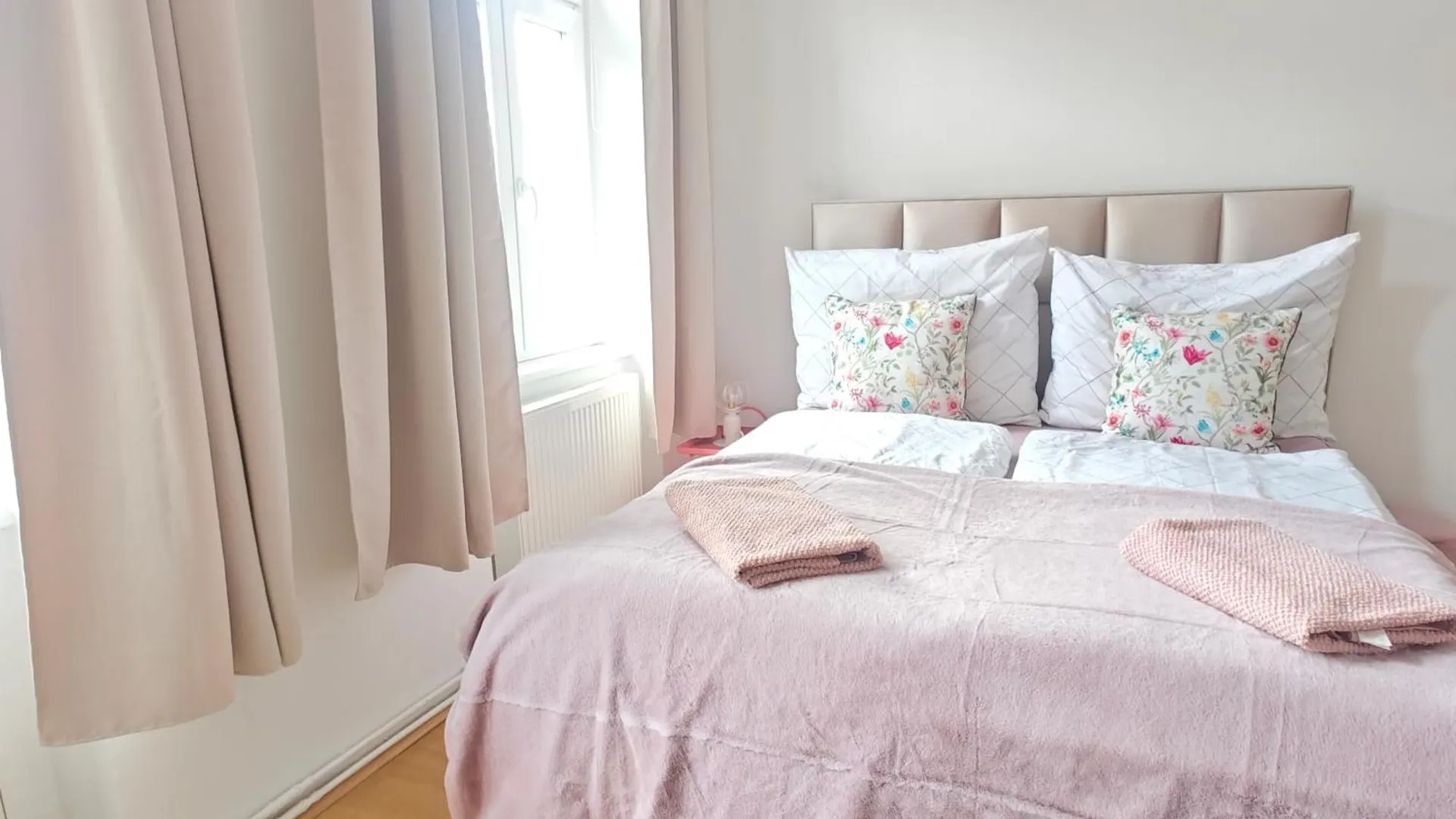 The Rose Apartment - Near Schoenbrunn Palace Wenen